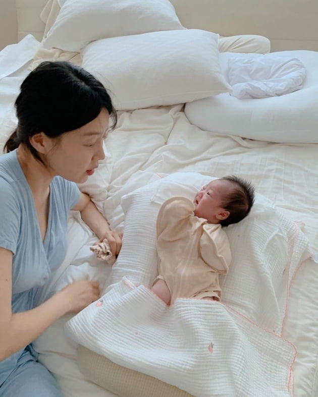 '검사♥' 한지혜, 엄마 되니 턱살도 신경 안 써 "행복해" [TEN★]