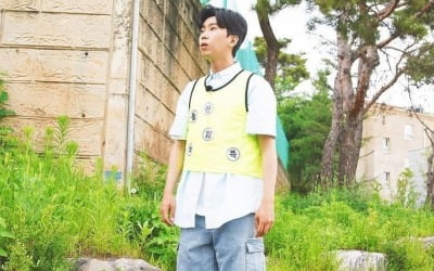 임영웅, 노란 조끼+청반바지의 '꾸럭미'…귀여움 폭발 웅PD [TEN★]