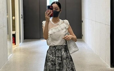 '김수미 며느리' 서효림, 명품D사 410만원 스커트+보석 박은 고무신발로 '단아 매력' [TEN★]