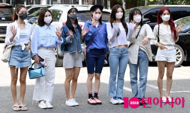 [TEN 포토] 오마이걸 '인사하는 인형들'