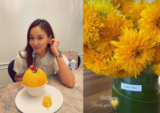배우 고소영(왼쪽)이 이민정에게 꽃 선물을 받았다./사진=인스타그램