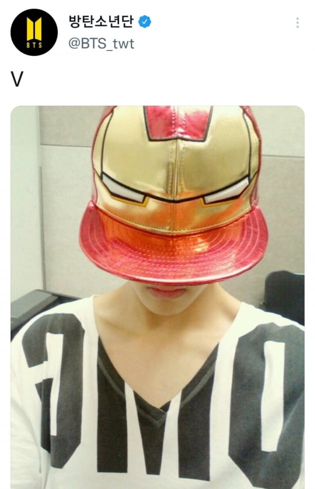 방탄소년단 뷔, 첫 공개 3000일 축하나선 팬... “I LOVE YOU 3000 TAEHYUNG”