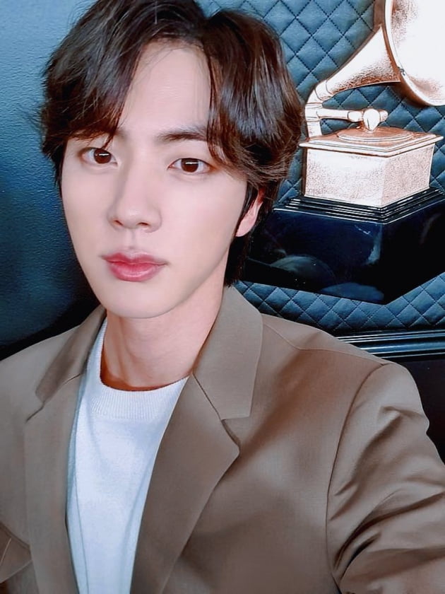 방탄소년단 진, 그래미에서의 모습들 앞다투어 전하는 해외매체들