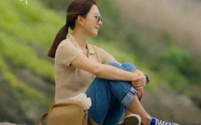 올해 활동 없던 김희애 '잠적'…홀로 자동차 여행 떠났다