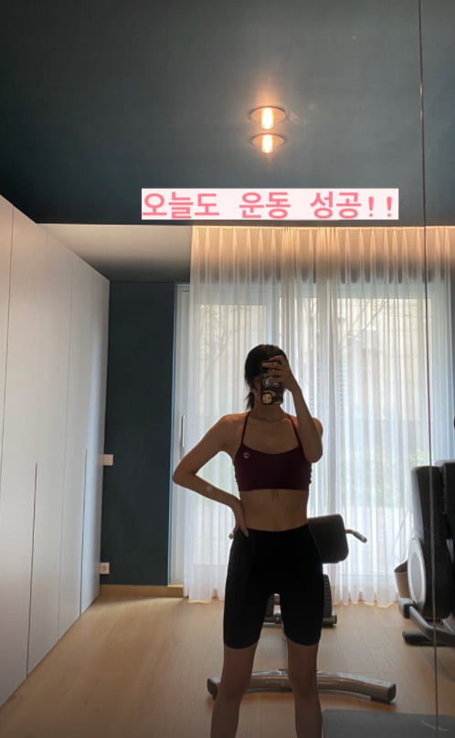 '10살 연하♥' 한예슬, 브라톱으로 아찔하네...자가격리 중에도 홈트중 [TEN★]