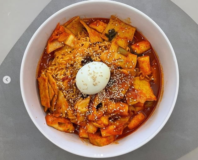 ‘오상진 ♥’ 김소영, 주말은 남편이 요리사...먹음직한 라볶이[TEN★]