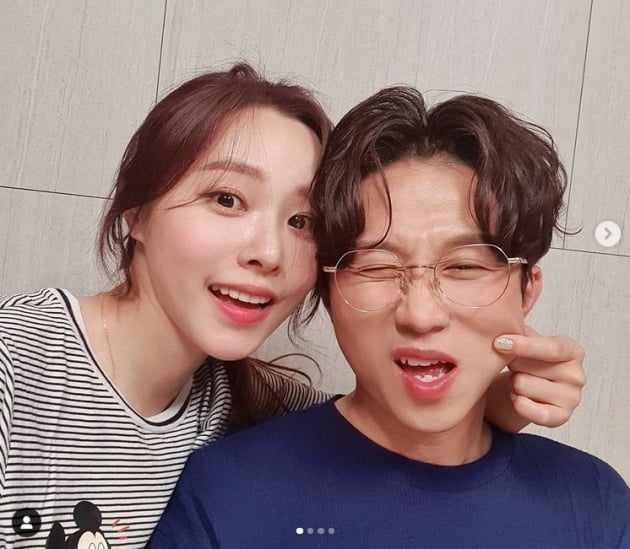 ‘박성광♥’ 이솔이, 앉아서 생일상 받고 있는 광복이...사랑해[TEN★]