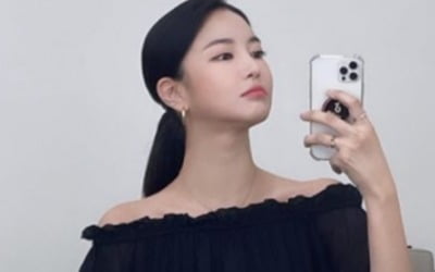 '김영임 예비며느리' 김윤지, 화장품 가득한 화장대에서 고고한 각도 "감사" [TEN★]