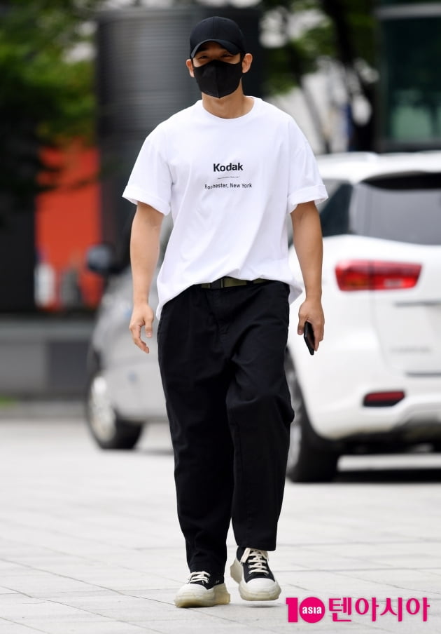 [TEN 포토] 정해인 '깔끔한 블랙&화이트'