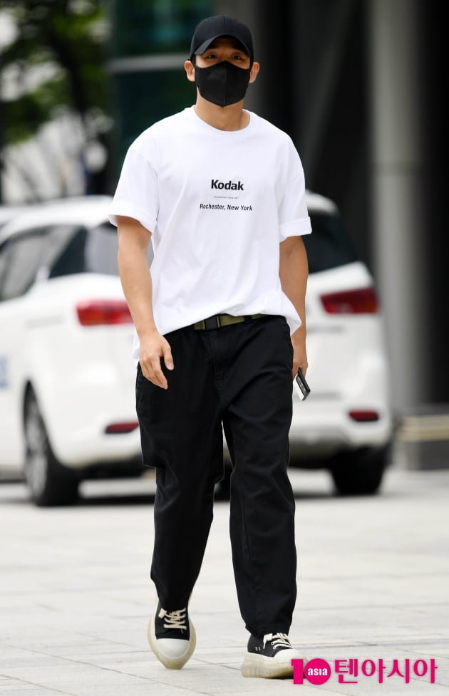 [TEN 포토] 정해인 '방송국이 런웨이'