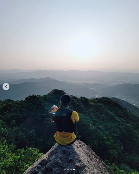 이시영, 등산여신 산 정상에서 해돋이...태풍이들 뭔들~[TEN★]