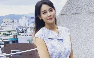 안현모, ♥라이머 회사 명의 역삼동 빌딩 옥상에서 단아美 "여름이 끝나다니" [TEN★]