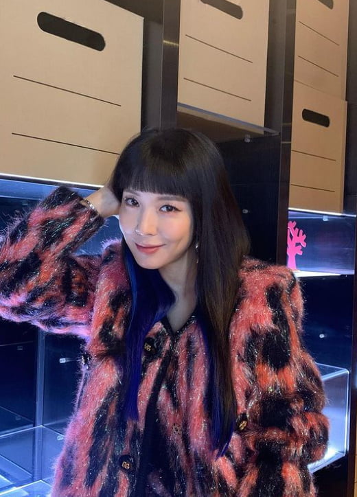 보아, 벌써 털옷? 뱅 헤어랑 만나니 유니크한 매력 폭발 [TEN★]