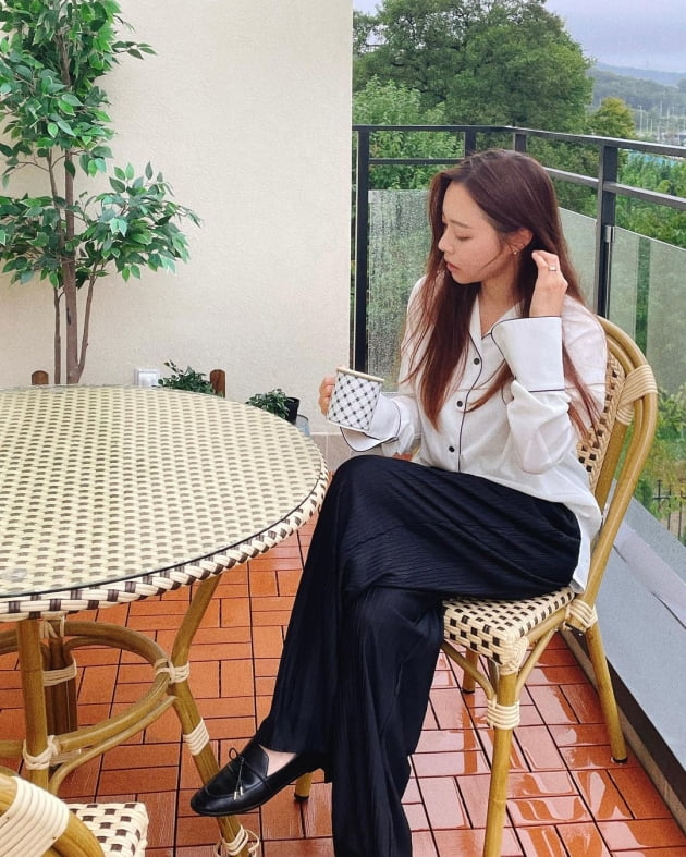 '박성광♥' 이솔이, 김포 3층 전원주택 테라스에서 즐긴 운치 "립스틱 안 발랐네" [TEN★]