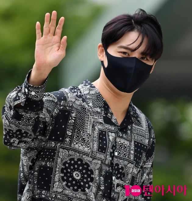 [TEN 포토] 김준수 '엔딩포즈도 너무 멋스럽게~'