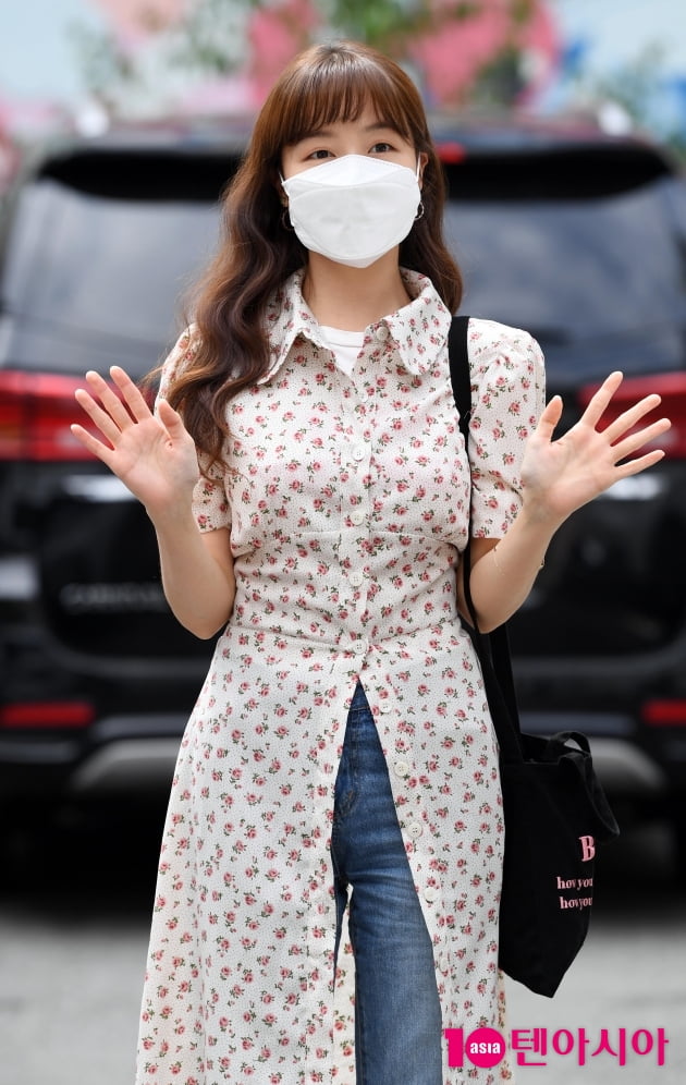 [TEN 포토] 방민아 '손 흔드는 인형'