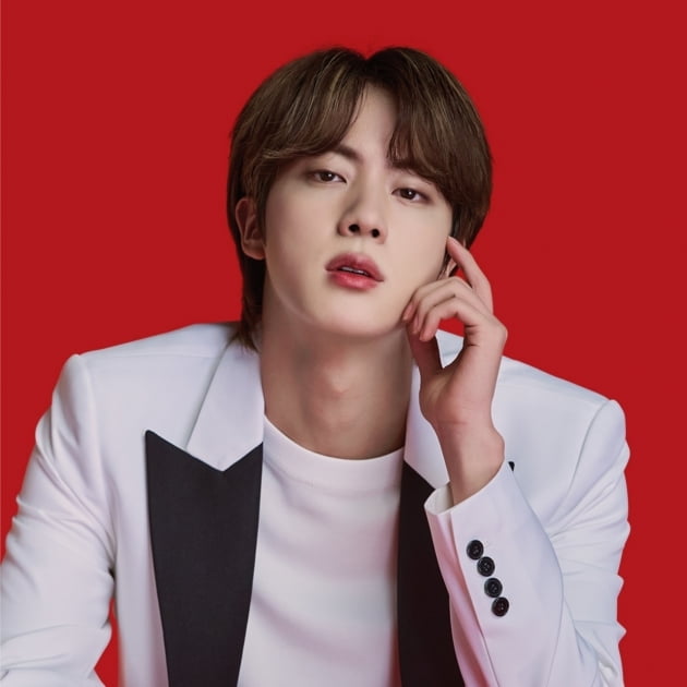 방탄소년단 진, 화보 현장을 덮은 팔색조의 매력의 매력美 발산