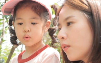 조윤희, 딸 로아와 前 남편 이동건 생일 케이크 준비 ('내가 키운다')