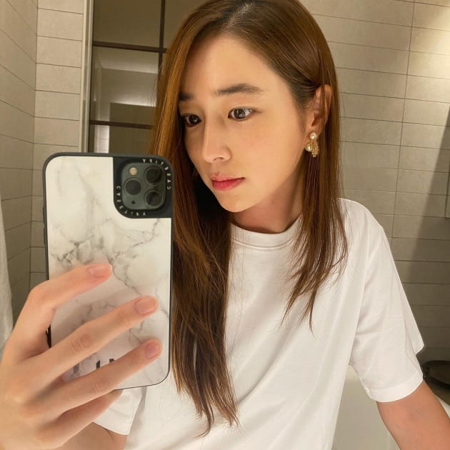 '이병헌♥' 이민정, 호화로운 욕실에서 "거셀"…반사광에 더 빛나는 동안 미모 [TEN★]