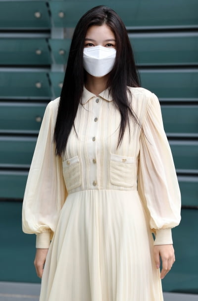 [TEN 포토] 김유정 '청순한 시스루 원피스'