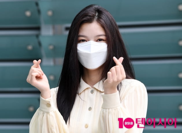 [TEN 포토] 김유정 '하트 뿌려요'
