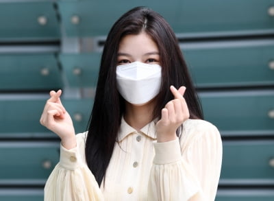 [TEN 포토] 김유정 '하트 뿌려요'