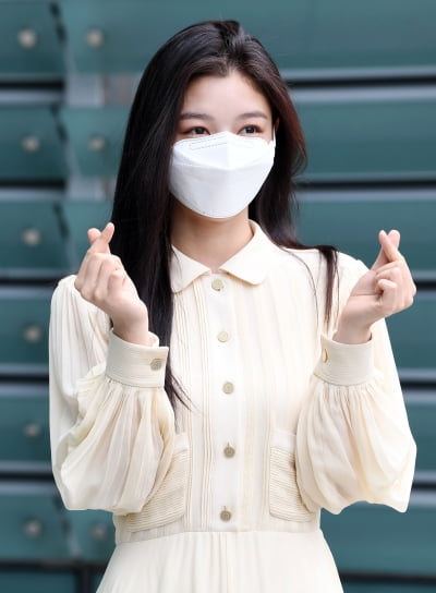 [TEN 포토] 김유정 '쪼꼬미 하트 뿅뿅'