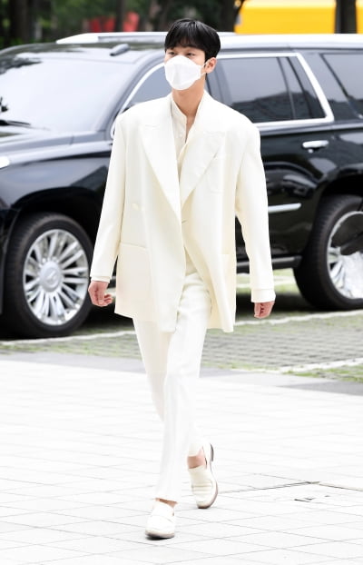 [TEN 포토] 안효섭 '화사한 순백의 美'