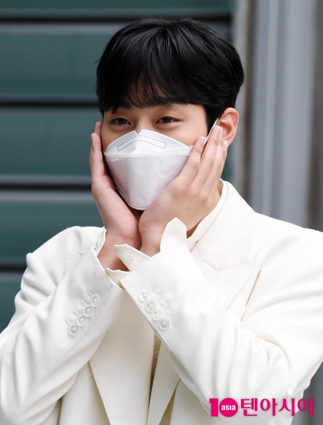 [TEN 포토] 안효섭 '어이쿠 볼하트도 해요?'