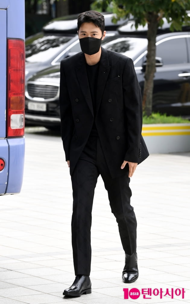 [TEN 포토] 공명 '샤프한 블랙남자'