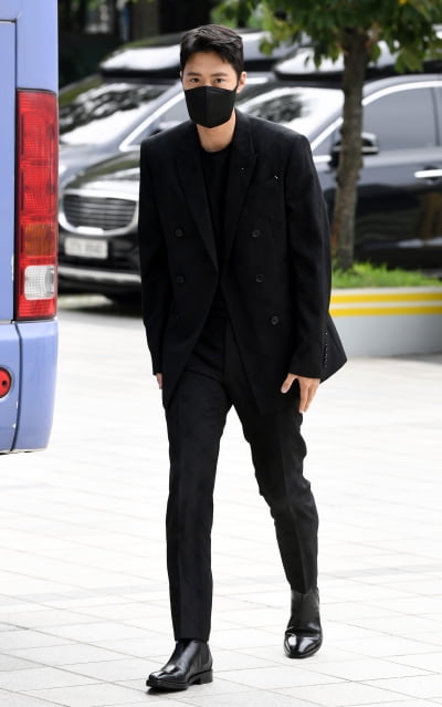 [TEN 포토] 공명 '샤프한 블랙남자'
