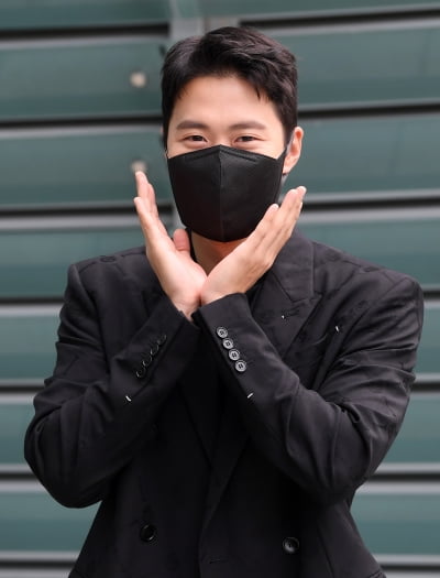 [TEN 포토] 공명 '꽃보다 더 멋스러움'