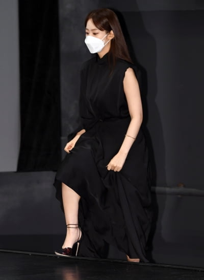 [TEN 포토] 한승연 '어둠을 가르는 요정'