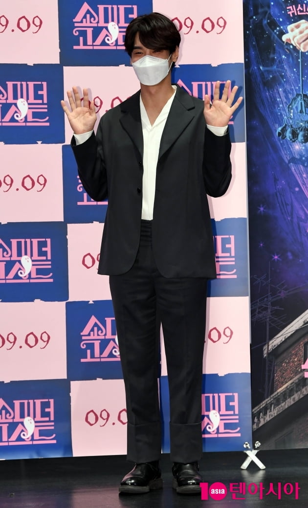 [TEN 포토] 홍승범 '꽃도령표 인사'
