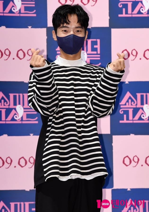 [TEN 포토] 김현목 '쌍하트 드려요'