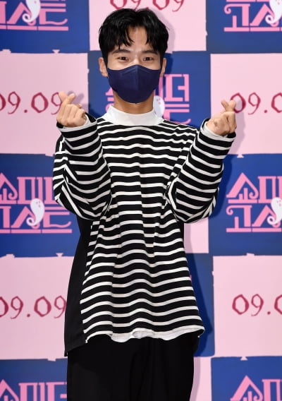 [TEN 포토] 김현목 '쌍하트 드려요'