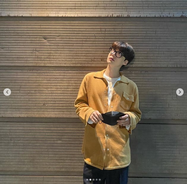 안재현, 뿔테로 마성의 분위기남..."어쩜 더 잘생겨지네" [TEN★]
