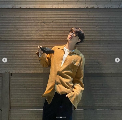 안재현, 뿔테로 마성의 분위기남..."어쩜 더 잘생겨지네" [TEN★]