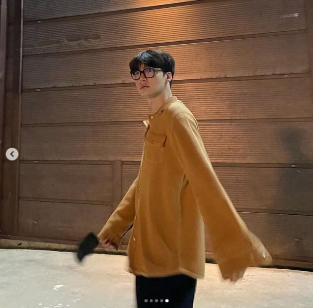 안재현, 뿔테로 마성의 분위기남..."어쩜 더 잘생겨지네" [TEN★]