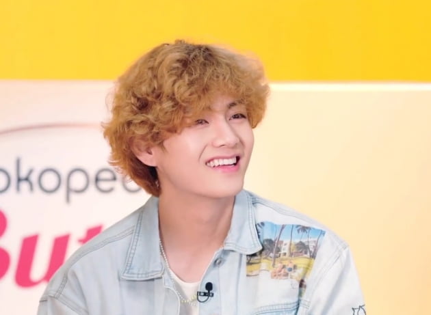 방탄소년단 뷔, 인도네시아 TV 쇼서 보여준 '카멜레온 매력'