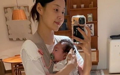 한지혜, '♥검사 남편' 닮은 딸 육아 중 손풍기 전자파 걱정 "이제 안 쓸래요" [TEN★]