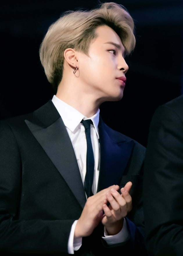 방탄소년단 지민 실물甲..."'눈이 진짜 예술 살면서 본 남자 중 가장 아름답다" 