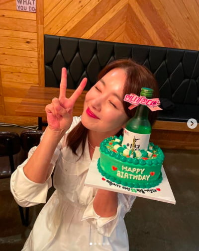 '주당' 소이현, 소주 꽂힌 생일 케이크…"마신 소주만큼 사랑해" [TEN★]