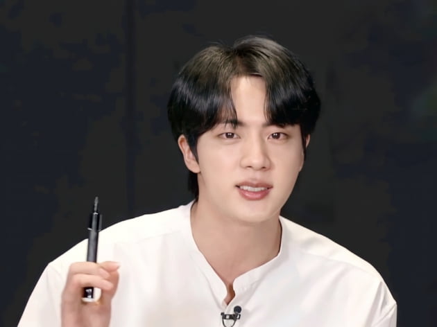 '완판남' 방탄소년단 진, 이번엔 30초! 인도네시아 포토카드 매진 기록