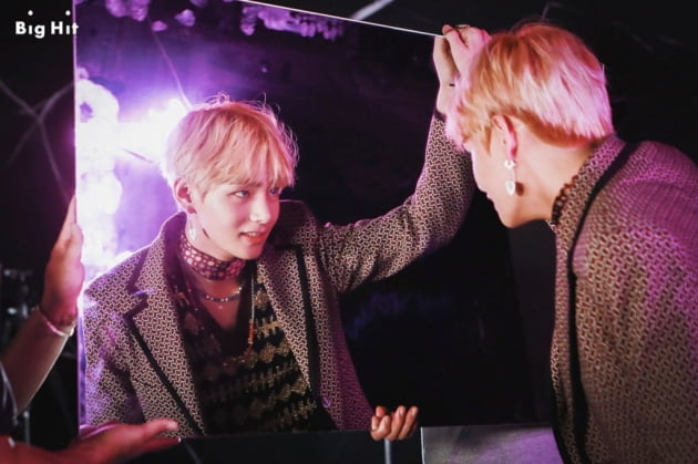 방탄소년단 뷔 '스티그마' 스포티파이 9700만 스트리밍 돌파... 여전히 뜨거운 인기