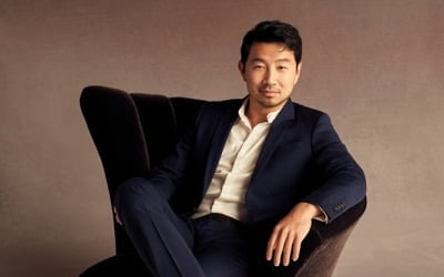 '샹치' 시무 리우 "버스 액션, 대역 없이 직접 소화했다"