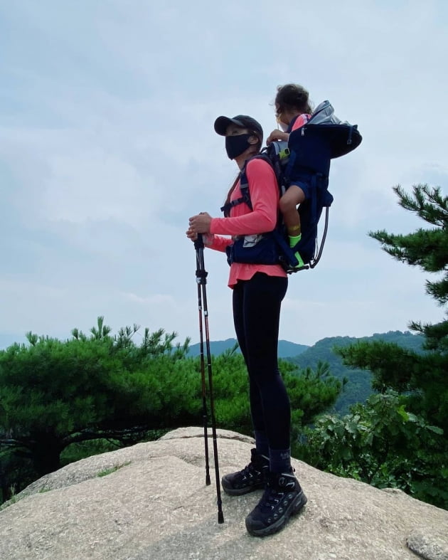 이시영, 아들+가방 18kg 메고 528m 청계산 매봉 등반…다음은 "북한산" [TEN★]