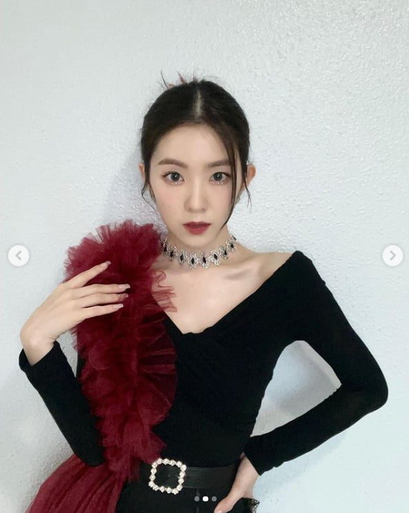 레드벨벳 아이린, 활동은 못하지만 과감해진 패션....망사스타킹 신고 아찔[TEN★]