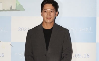 '영화의 거리' 이완 "사투리 연기 처음…한선화 덕분에 편했다"