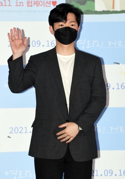 [TEN 포토] '영화의 거리' 연출한 김민근 감독